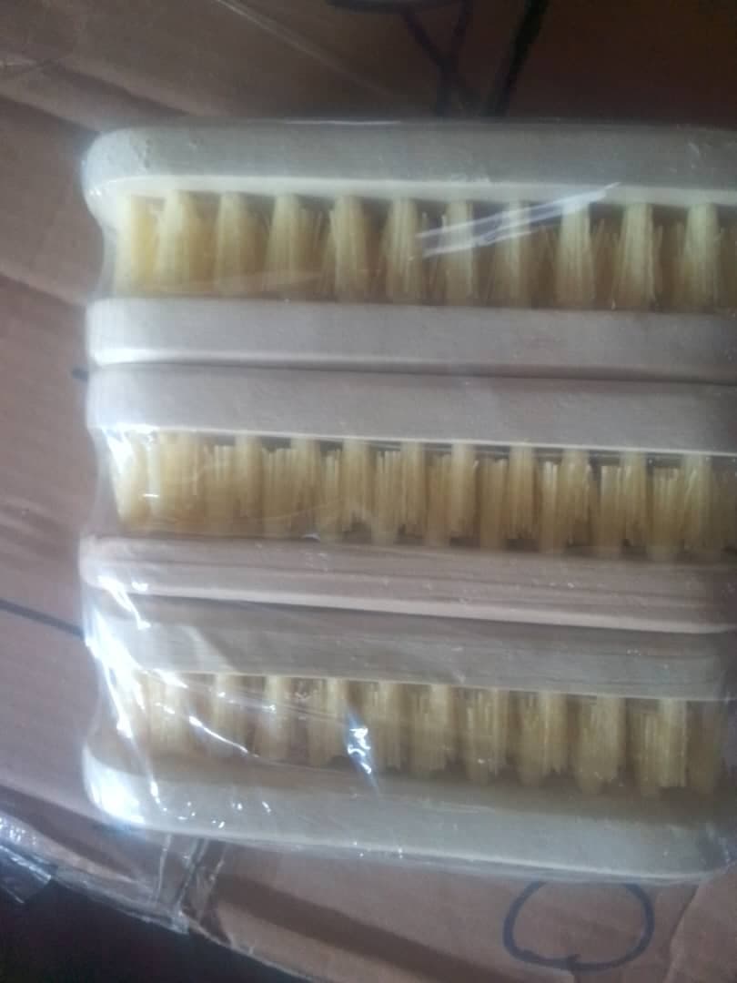 Scrubbing brush 