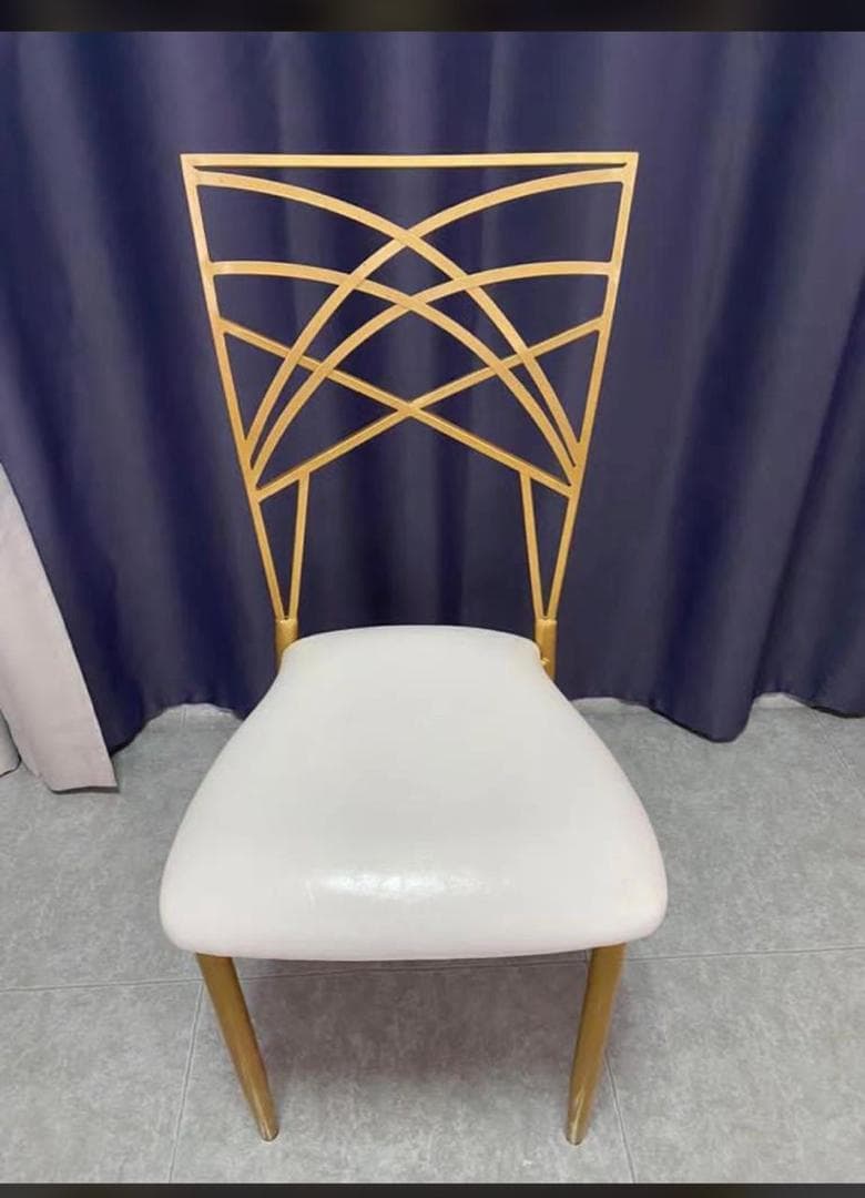 Transparent chair 