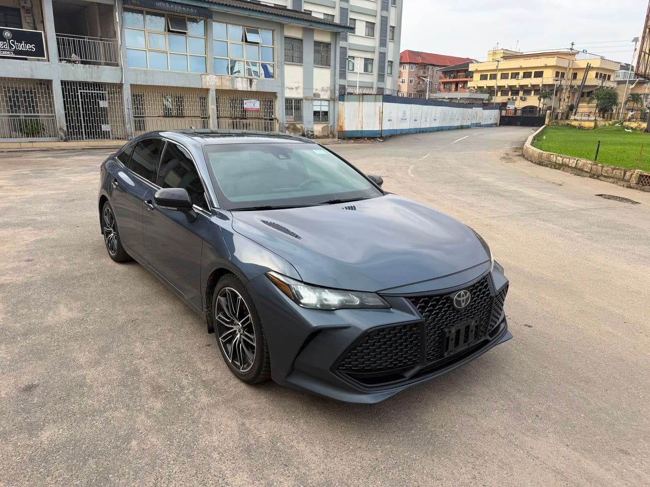2020 Toyota Avalon XSE black edition 