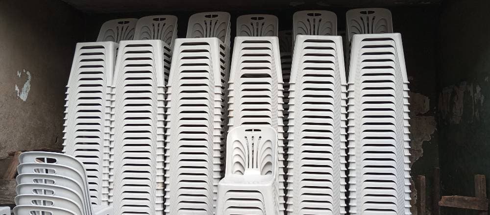 C03  WHITE CHAIR 