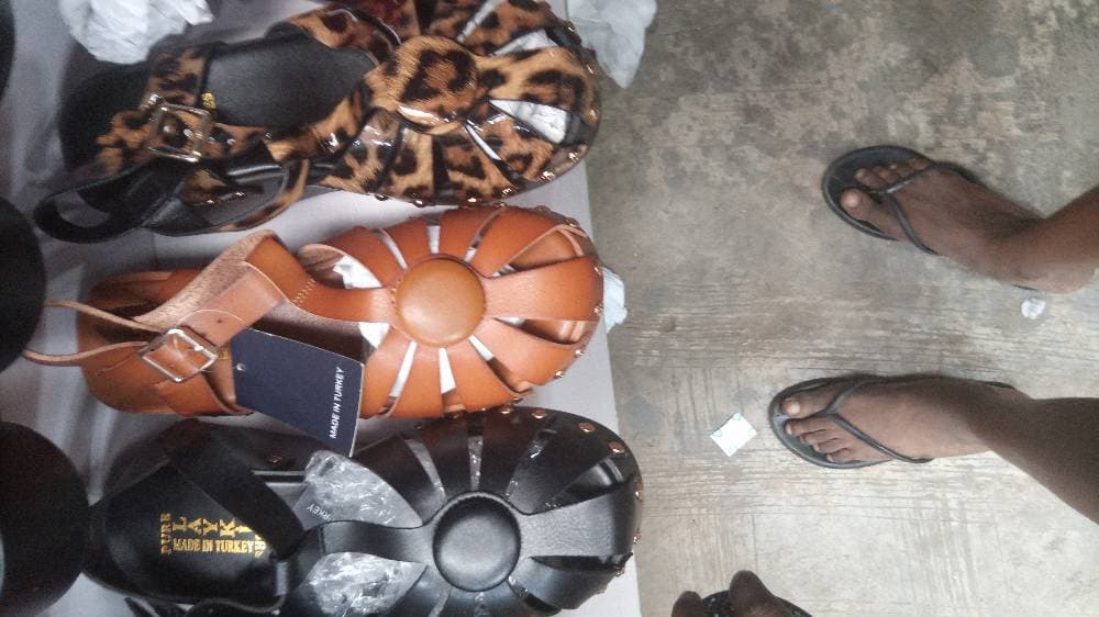 Ladies slippers 