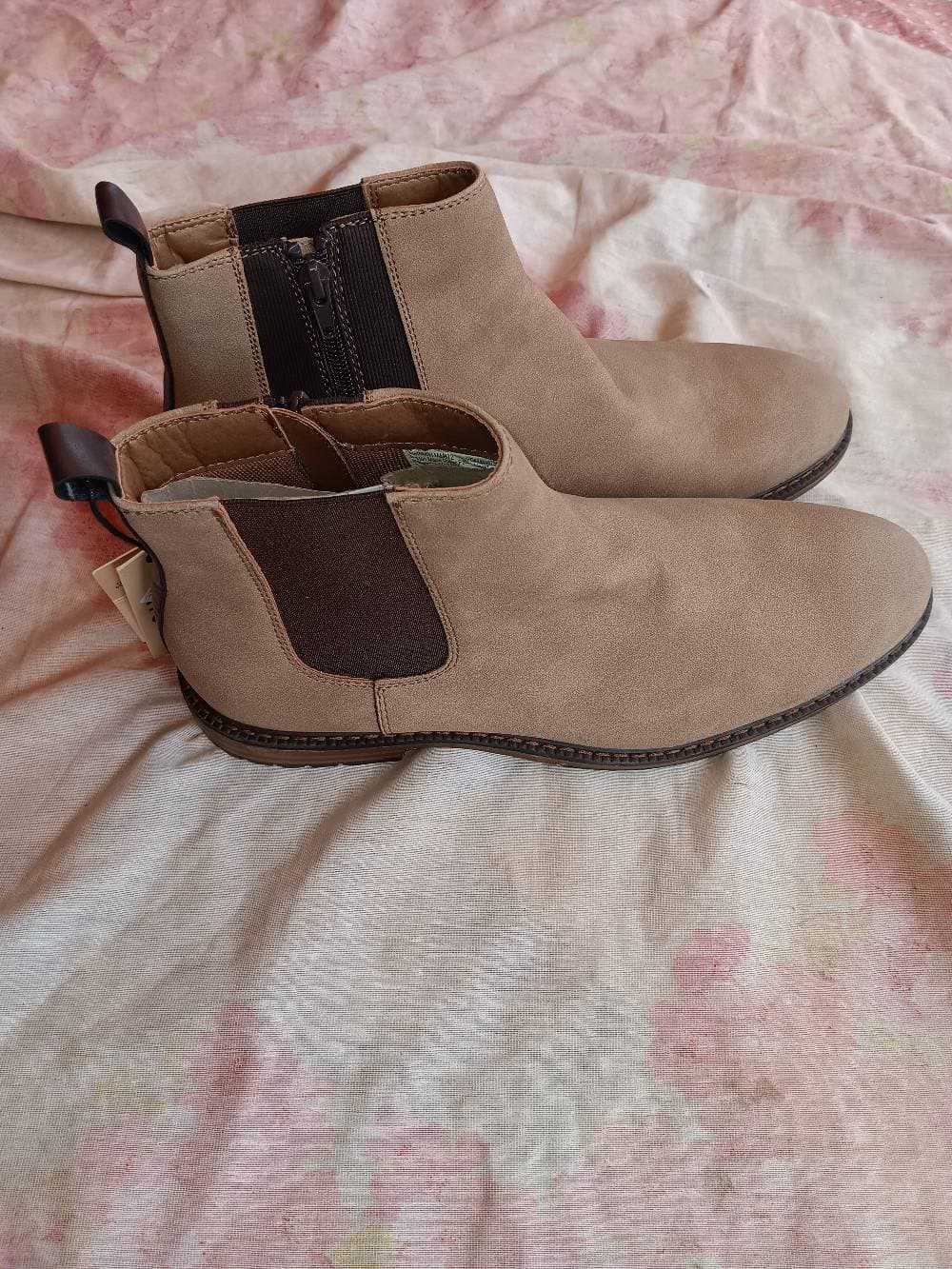 Wears ad shoes
