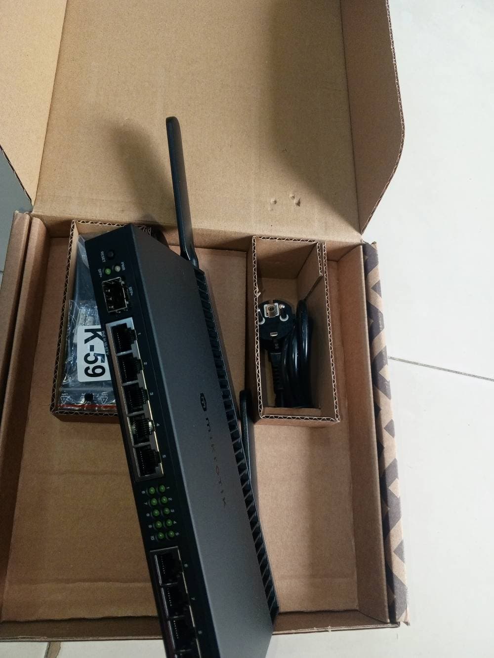 MikroTik RB4011iGS+RM